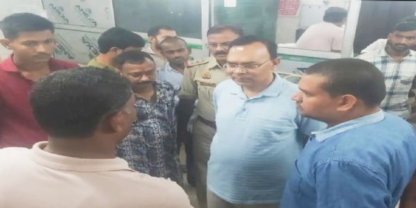 बलरामपुर : पूजा पंडाल में घुसी अनियंत्रित कार, तीन की मौत
