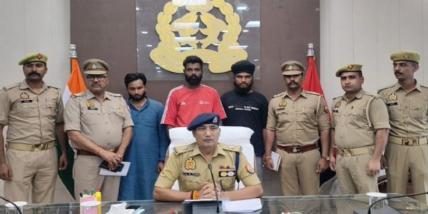 पुलिस कर्मी को टक्कर मार कर भागने वाले तीन लकड़ी तस्कर गिरफ्तार