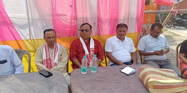 फकीराग्राम में नगर पालिका पदाधिकारियों ने किया दुर्गा पूजा मंडपों का निरीक्षण