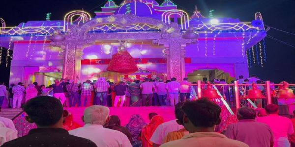 मप्रः रतनगढ़ माता मंदिर में अष्टमी पर्व पर उमड़ा श्रद्धालुओं का सैलाब, एक लाख श्रद्धालुओं ने किए माता रानी के दर्शन