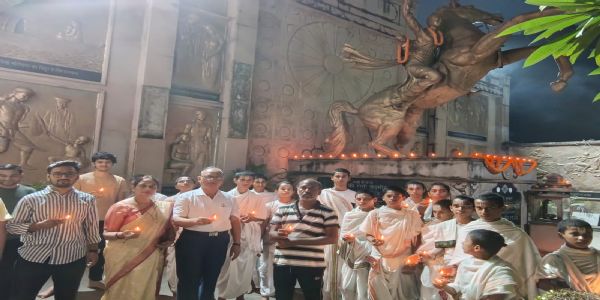 वाराणसी : शारदीय नवरात्र में देवी के रूप में पूजी गई वीरांगना महारानी लक्ष्मीबाई
