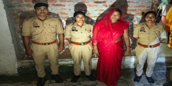 गोरखपुर : मिशन शक्ति टीम ने नदी में कूदने से पहले महिला काे सुरक्षित बचाया