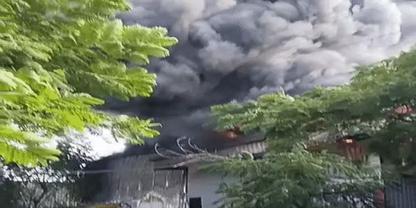 इंदौर में पेंट-केमिकल की फैक्ट्री में भीषण आग, दो और फैक्ट्रियों को भी चपेट में लिया, करोड़ों के नुकसान की आशंका