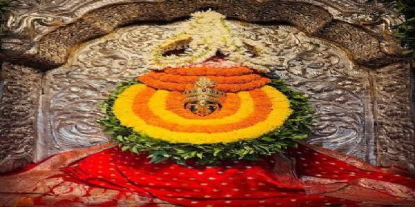 वाराणसी: शारदीय नवरात्र की महाअष्टमी पर मां अन्नपूर्णा के दरबार में उमड़े श्रद्धालु, भक्तों ने टेका मत्था