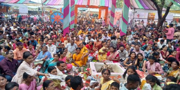 अष्टमी पर देवी मंदिरों में हुआ हवन-पूजन, अंगारमोती मंदिर में उमड़े श्रद्धालु