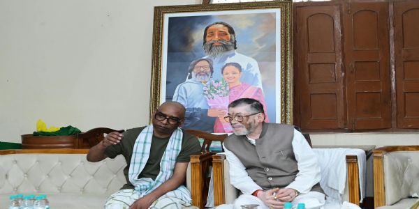 राज्यपाल संतोष गंगवार ने नेमरा पहुंचकर रूपी सोरेन को दी श्रद्धांजलि
