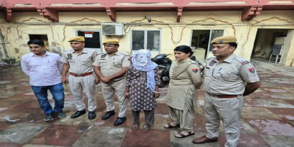 ई-रिक्शा में जेमस्टोन कारोबारी के बैग से दो करोड़ के रत्न चोरी करने वाली गुजरात की महिला गिरफ्तार