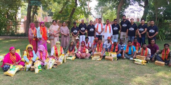 टीम नेशन फर्स्ट फाउंडेशन ने किया सफाई कर्मयोद्धाओं का सम्मान, वितरण की उपयोगी सामग्री