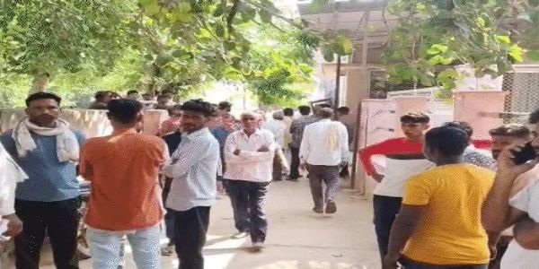 मां ने दो मासूम बच्चों पर कैंची से किया हमला, फिर खुद को भी किया घायल; तीनों की मौत