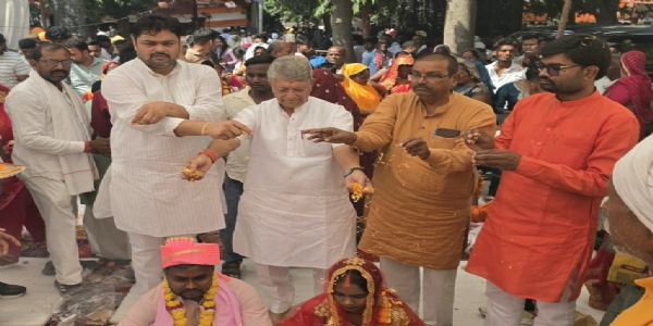 मंगलगीतों की गूंज के बीच 163 जोड़ों ने थामा एक-दूजे का हाथ
