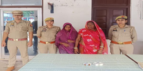 नवरात्र में महिलाओं की चेन पर नजर, कुशीनगर की दो शातिर महिलाएं बांदा में गिरफ्तार