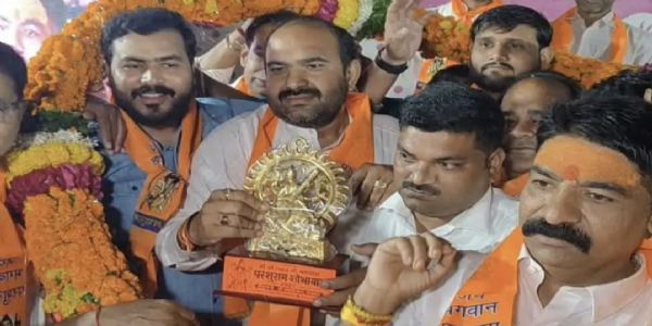 हाथरस में धूमधाम से निकाली गई भगवान परशुराम शोभायात्रा