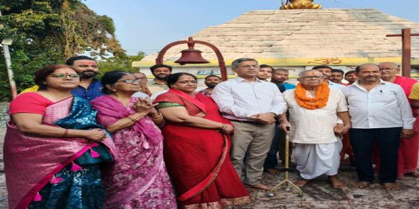 उच्चतम न्यायालय के न्यायमूर्ति अपरेश कुमार सिंह ने कर्णेश्वर मंदिर में किए मां दुर्गा के दर्शन