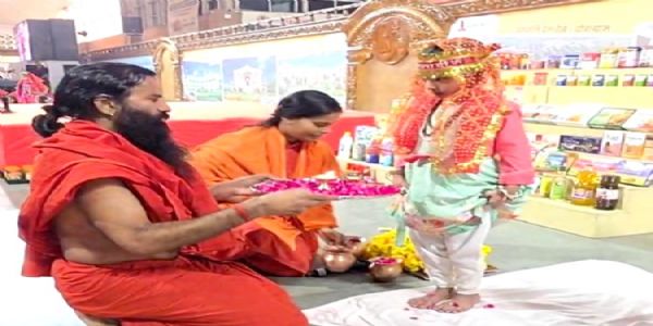 बलात्कारियों, भ्रष्टाचारियों और गोहत्यारों को फांसी हो: रामदेव