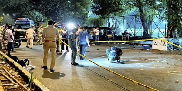टाइगर श्रॉफ फायरिंग मामला: विपक्ष ने कहा-महाराष्ट्र में कानून व्यवस्था बदहाल, राष्ट्रपति शासन लगाने की मांग