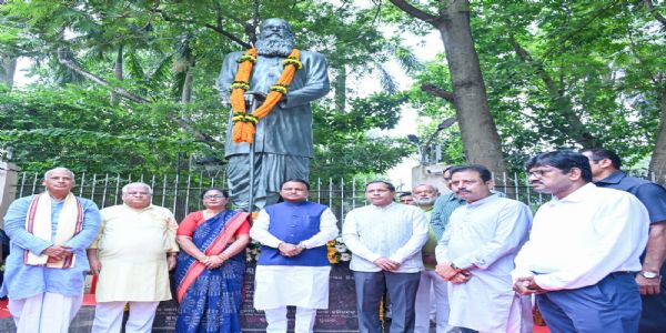 मुख्यमंत्री मोहन चरण माझी ने विश्वनाथ कर की पुण्यतिथि पर अर्पित की श्रद्धांजलि