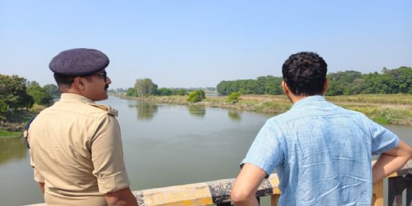 देवरिया : जिलाधिकारी और पुलिस अधीक्षक ने विसर्जन घाटों का किया निरीक्षण