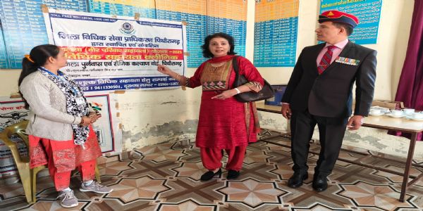 पिथौरागढ़ में पूर्व सैनिकों एवं वीर नारियों से मिलीं सचिव सुकृति लिखी, 14 वीर नारियों को किया सम्मानित