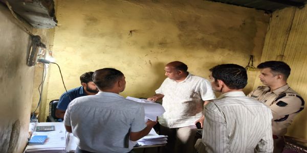 राजगढ़ः मार्केटिंग सोसायटी में न पानी की व्यवस्था, न पर्याप्त हम्माल, कलेक्टर ने जताई नाराजगी