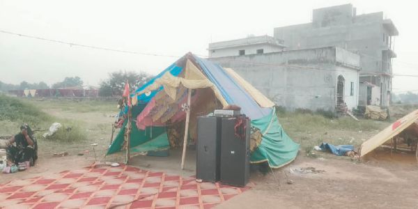 डभरा में बहरूपिया कलाकारों ने पेश की आस्था की अनूठी मिसाल
