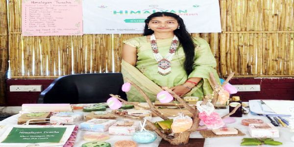 हिमालयी जड़ी-बूटियों से आत्मनिर्भरता की नई कहानी लिख रहीं नंदिनी, ‘हिमालयन त्वचा’ से स्थानीय उत्पादों को दे रहीं पहचान