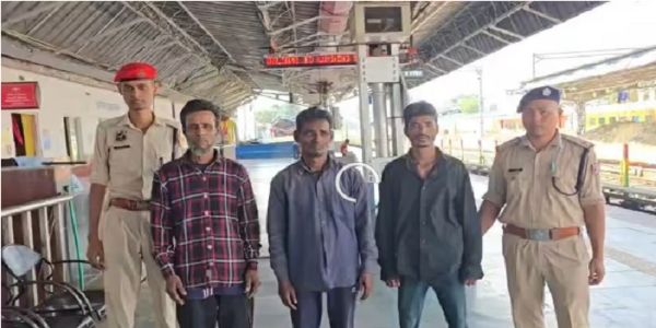 असमः लुमडिंग रेलवे जंक्शन पर आरपीएफ ने तीन बांग्लादेशियों को पकड़ा
