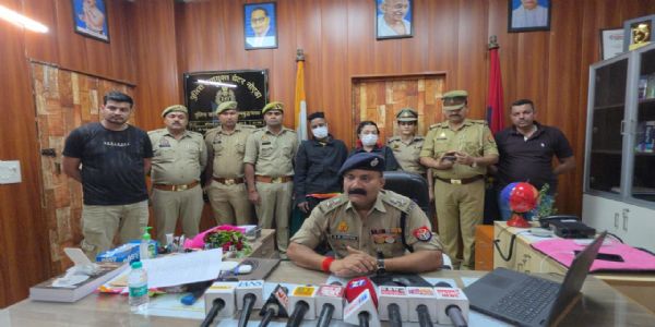 ड्रग्स तस्करी के आरोप में विदेशी महिला सहित दो गिरफ्तार, 90 लाख रुपये का एमडीएमए बरामद