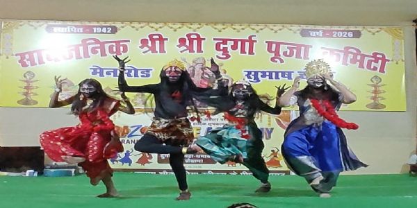 पूजा पंडाल में क्रेजी डांस एकेडमी के बच्चों ने मचाया धमाल
