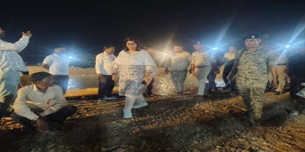 ग्वालियरः कलेक्टर ने सागरताल पहुँचकर देवी प्रतिमा विसर्जन व्यवस्था का लिया जायजा