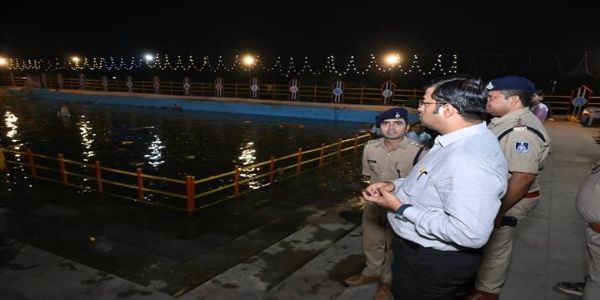 शिवपुरीः कलेक्टर ने पैदल भ्रमण कर यातायात व्यवस्था, अतिक्रमण और साफ-सफाई का लिया जायजा
