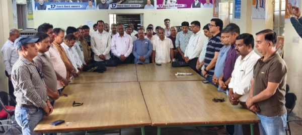 दैनिक भास्कर में वरिष्ठ पत्रकार अशोक राजपुरोहित को दी श्रद्धांजलि, पत्रकारिता के योगदान को किया याद दैनिक भास्कर में वरिष्ठ पत्रकार अशोक राजपुरोहित को दी श्रद्धांजलि, पत्रकारिता के योगदान को किया याद