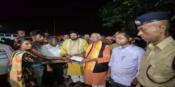 सारण में बाढ़ राहत एवं बचाव कार्य हेतु एनडीआरएफ एवं एसडीआरएफ की दस अतिरिक्त नावें तैनात