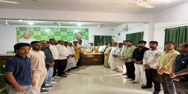 राजद ने महात्मा गांधी और लाल बहादुर शास्त्री को दी श्रद्धांजलि