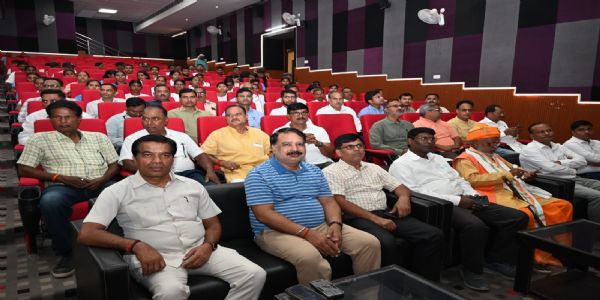 सामूहिक प्रयास से पूर्वांचल विश्वविद्यालय नई ऊंचाइयों पर पहुंचेगा: कुलपति