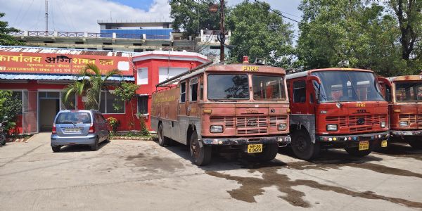 जबलपुर : घंटाघर में आधी रात दो दुकानों में भीषण आग, 12 लाख के नुकसान का अनुमान