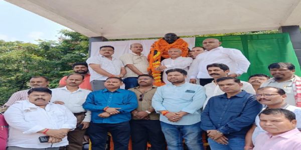 गांधी और शास्त्री जयंती पर भाजपा नेताओं ने दी श्रद्धांजलि