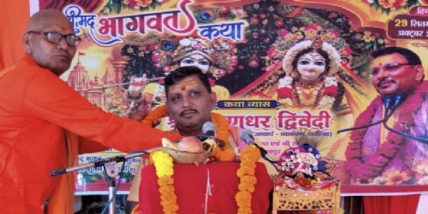 अटल भक्ति से प्रसन्न होते हैं भगवान, गुरु कृपा से खुलता है मुक्ति का मार्ग