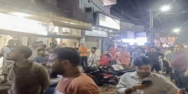 होटल का दरवाजा खुला तो फंदे से लटके मिले युवक-महिला