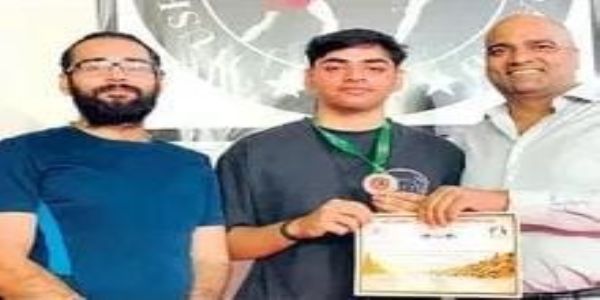 मुरादाबाद के कुणाल सिंह ने 70वीं प्रदेशीय वुशु प्रतियोगिता में जीता रजत पदक