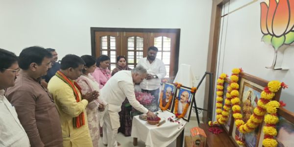 गांधी-शास्त्री जयंती पर रंजना साहू ने महापुरुषों को किया नमन