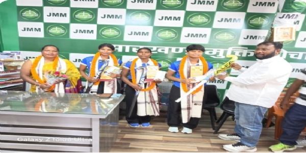 जूनियर महिला हॉकी विश्व कप की सितारों को विधायक ने किया सम्मानित