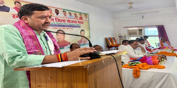 प्रथम वरीयता का मतदान सुनिश्चित कराने के लिए घर-घर संपर्क करें कार्यकर्ता : अनिल सिंह