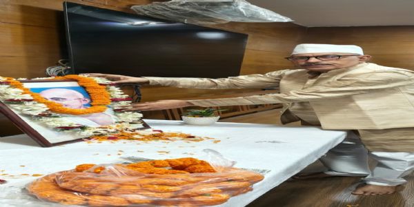 विधानसभा अध्यक्ष रबीन्द्रनाथ महतो ने महात्मा गांधी को दी श्रद्धांजलि