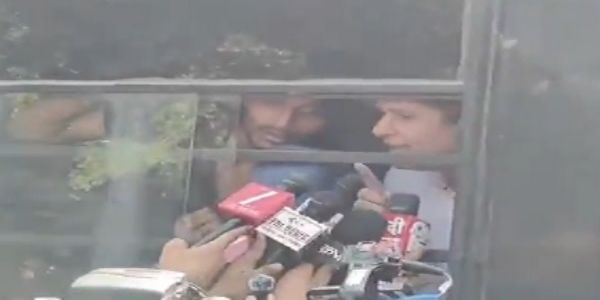 आआपा का जंतर-मंतर पर प्रदर्शन, सौरभ भारद्वाज समेत कार्यकर्ताओं को पुलिस ने लिया हिरासत में