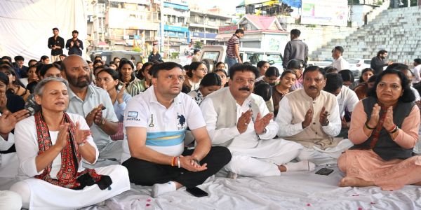 गांधी जयंती पर प्रभात फेरी: मंडी की गलियों में गूंजे रघुपति राघव राजाराम के स्वर