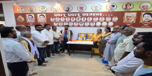 कांग्रेस नेताओं ने महात्मा गांधी व लाल बहादुर शास्त्री को किया याद