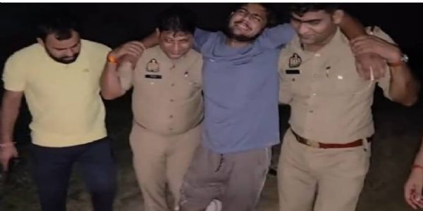 चलती बस पर फायरिंग करने वाले दो बदमाश पुलिस मुठभेड़ में गिरफ्तार, एक के पैर में लगी गोली