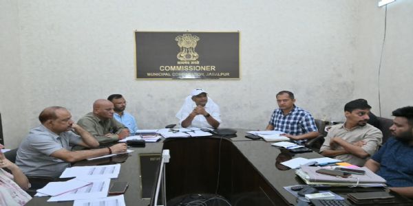 जबलपुर : निगमायुक्त ने की मुख्यमंत्री जन विश्वास अभियान और सी.एम. हेल्प लाइन के कार्यो की समीक्षा