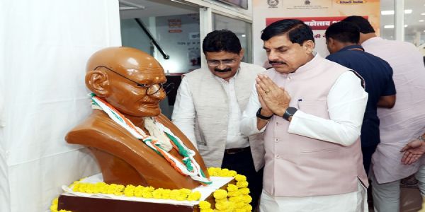 खादी अपनाएं, स्वदेशी की ओर बढ़ें : मुख्यमंत्री डॉ. यादव