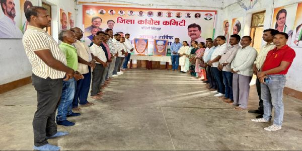 कांग्रेस भवन में गांधी-शास्त्री को दी गई श्रद्धांजलि, आदर्शों पर चलने का लिया संकल्प